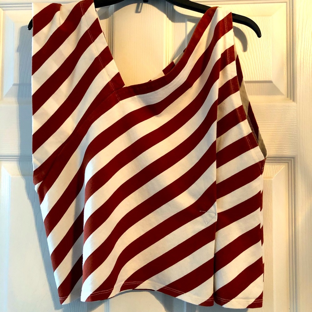 Beautiful crop top.  Unique style.